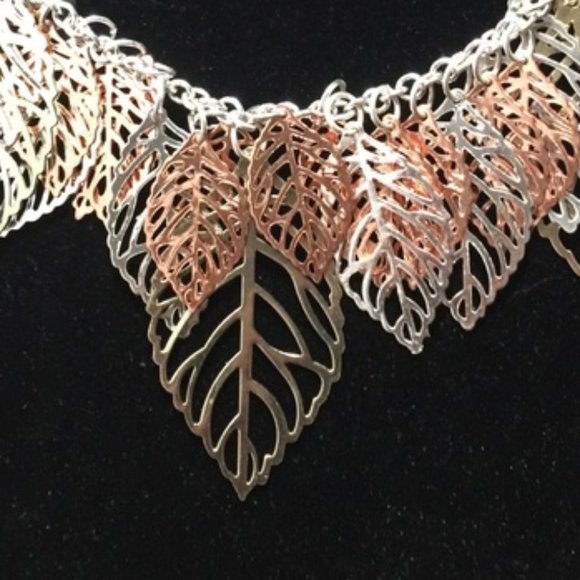 NEW Tri-Color Multi Leaf Statement Necklace - Picture 3 of 7